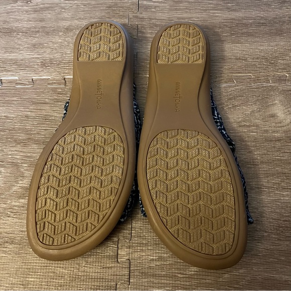 NWOT: MINNETONKA Women's Size 10 Blue/White Tribal Soft Fabric Slide Sandals 🌴 - Picture 3 of 6